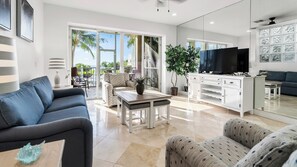 TV, table tennis - 412 Mariners Club - 3 bedroom corner townhome with ocean views (Key Largo)