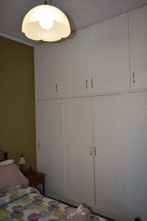 1 bedroom, desk, iron/ironing board, WiFi - Mary's House in Markopoulo near the airport (Markopoulo Mesogeas)