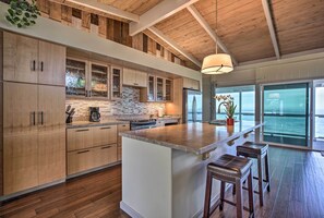 Fridge, microwave, stovetop, dishwasher - Oceanfront Kona Home w/ Beach Access & Views! (Kailua-Kona)