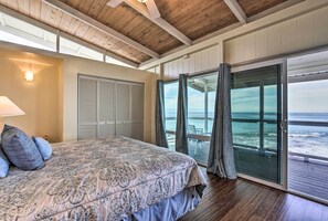 2 bedrooms, iron/ironing board, internet, bed sheets - Oceanfront Kona Home w/ Beach Access & Views! (Kailua-Kona)