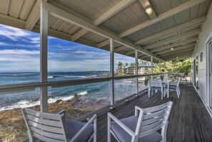 Outdoor dining - Oceanfront Kona Home w/ Beach Access & Views! (Kailua-Kona)