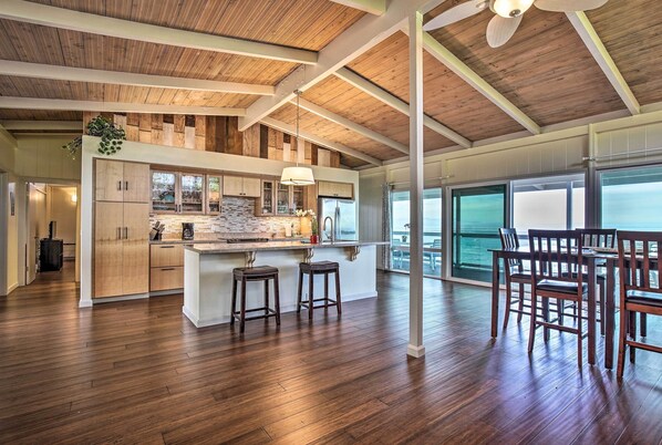 Fridge, microwave, stovetop, dishwasher - Oceanfront Kona Home w/ Beach Access & Views! (Kailua-Kona)