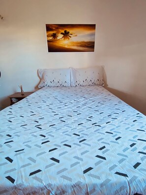 2 chambres, fer et planche à repasser, Wi-Fi, draps fournis