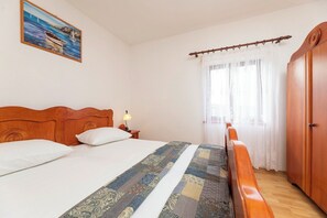 4 عدّة غرف نوم ومكواة/لوح كي وواي فاي وملاءات أسرّة