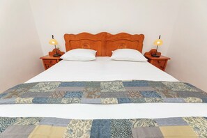 4 عدّة غرف نوم  ومكواة/لوح كي وواي فاي وملاءات أسرّة