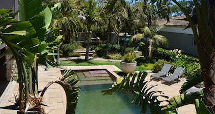 Afrikkalainen Palm Red mökki