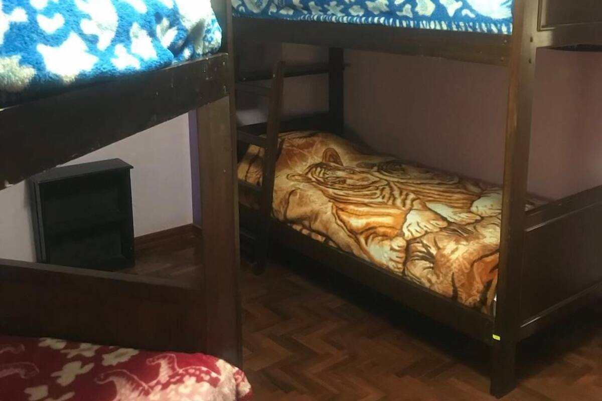 Minibar, sistema de insonorización, wifi gratis y ropa de cama