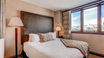 1 bedroom, iron/ironing board, travel crib, WiFi