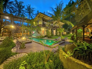 Outdoor pool, sun loungers - Gunung An Retreat (Ubud)
