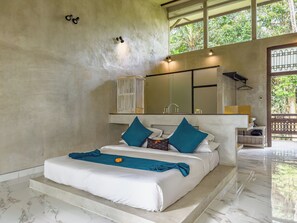 書桌、隔音、免費無線上網、床單