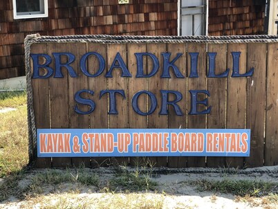 ✨Pet Friendly✨Walk to the beach from this coastal cottage on Broadkill!