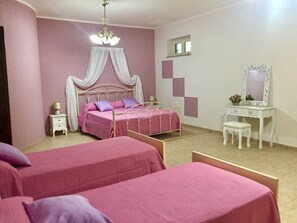 4 bedrooms, iron/ironing board, bed sheets