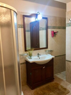 Hair dryer, towels, soap, shampoo - villa zagara "between aromas and flavors of Calabria (GIOIOSA JONICA)