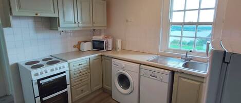 Dishwasher, cookware/dishes/utensils