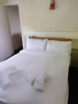 3 bedrooms, free WiFi, bed sheets