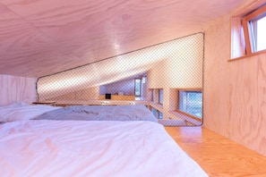 3 bedrooms, soundproofing, WiFi, bed sheets
