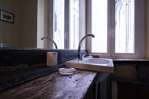 Dusche, Haartrockner, Bidet, Handtücher
