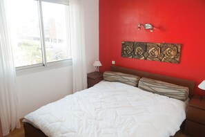 3 chambres, bureau, fer et planche à repasser, accès au Wi-Fi (inclus)