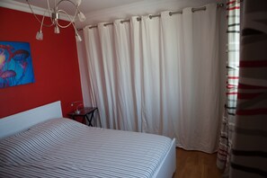 3 slaapkamers, een bureau, een strijkplank/strijkijzer, gratis wifi