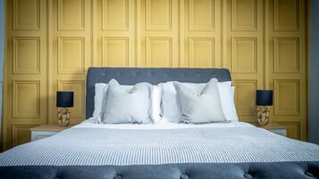 2 bedrooms, iron/ironing board, internet