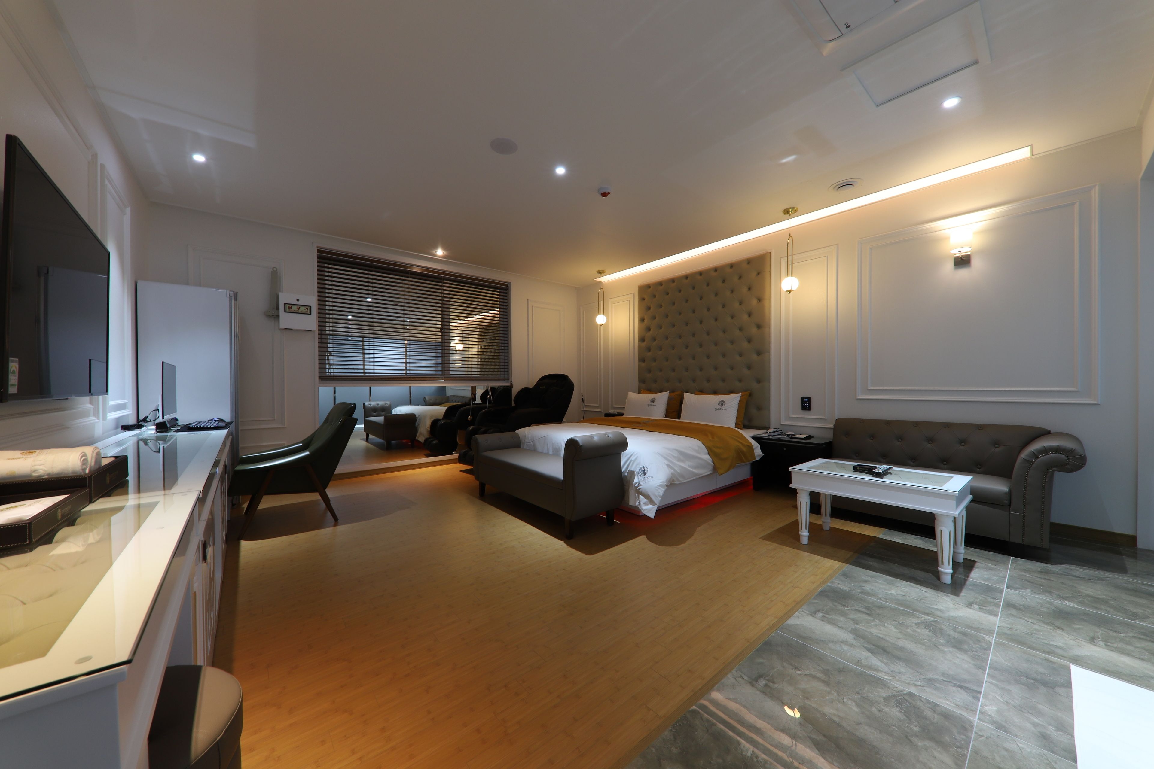 room, jetted tub (special) | desk, blackout curtains, soundproofing, free wifi