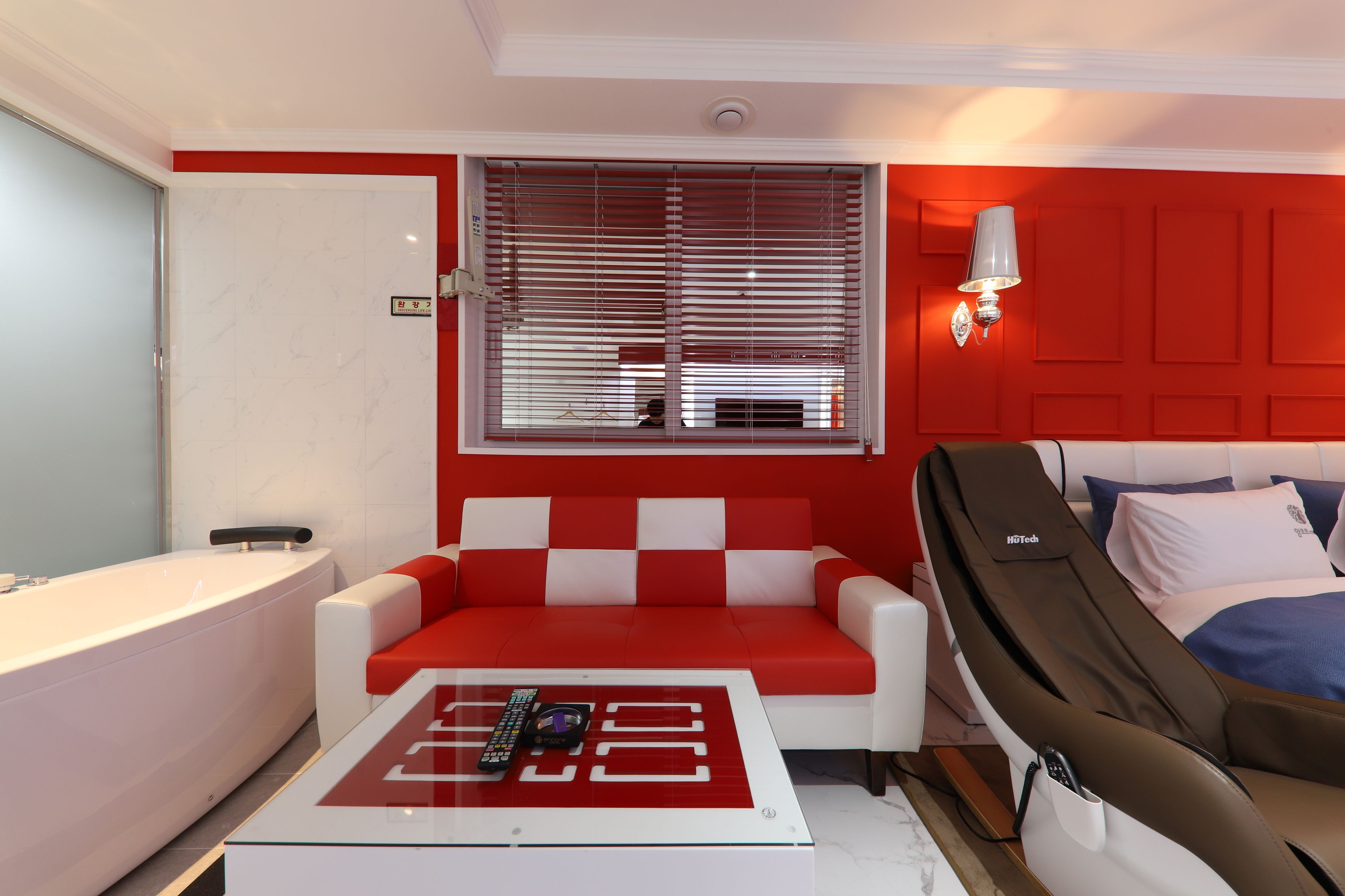 deluxe room, jetted tub | desk, blackout curtains, soundproofing, free wifi