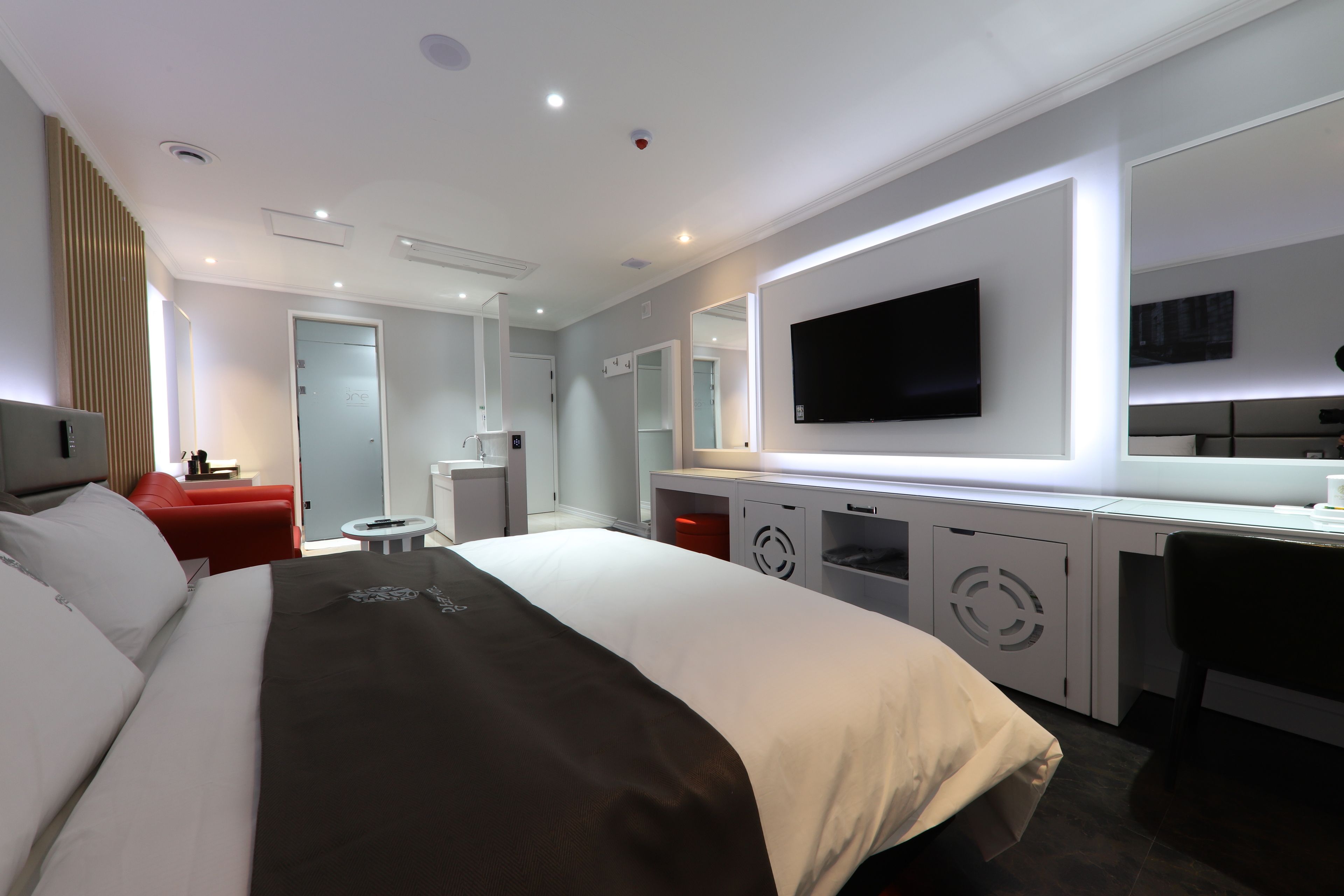 business room (b) | desk, blackout curtains, soundproofing, free wifi