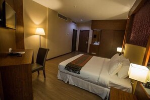 Superior Double or Twin Room | Desk, laptop workspace, iron/ironing board, free WiFi - Hotel Pen Mutiara (George Town)