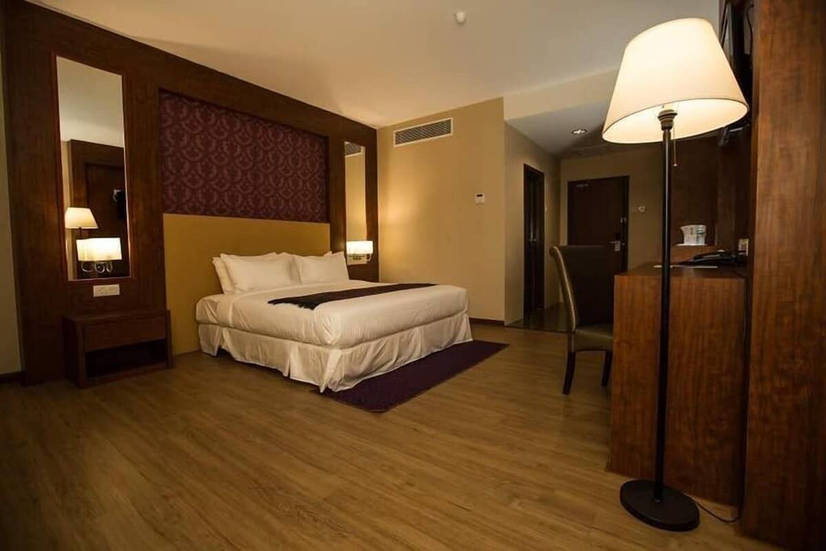 superior double or twin room | desk, laptop workspace, iron/ironing board, free wifi