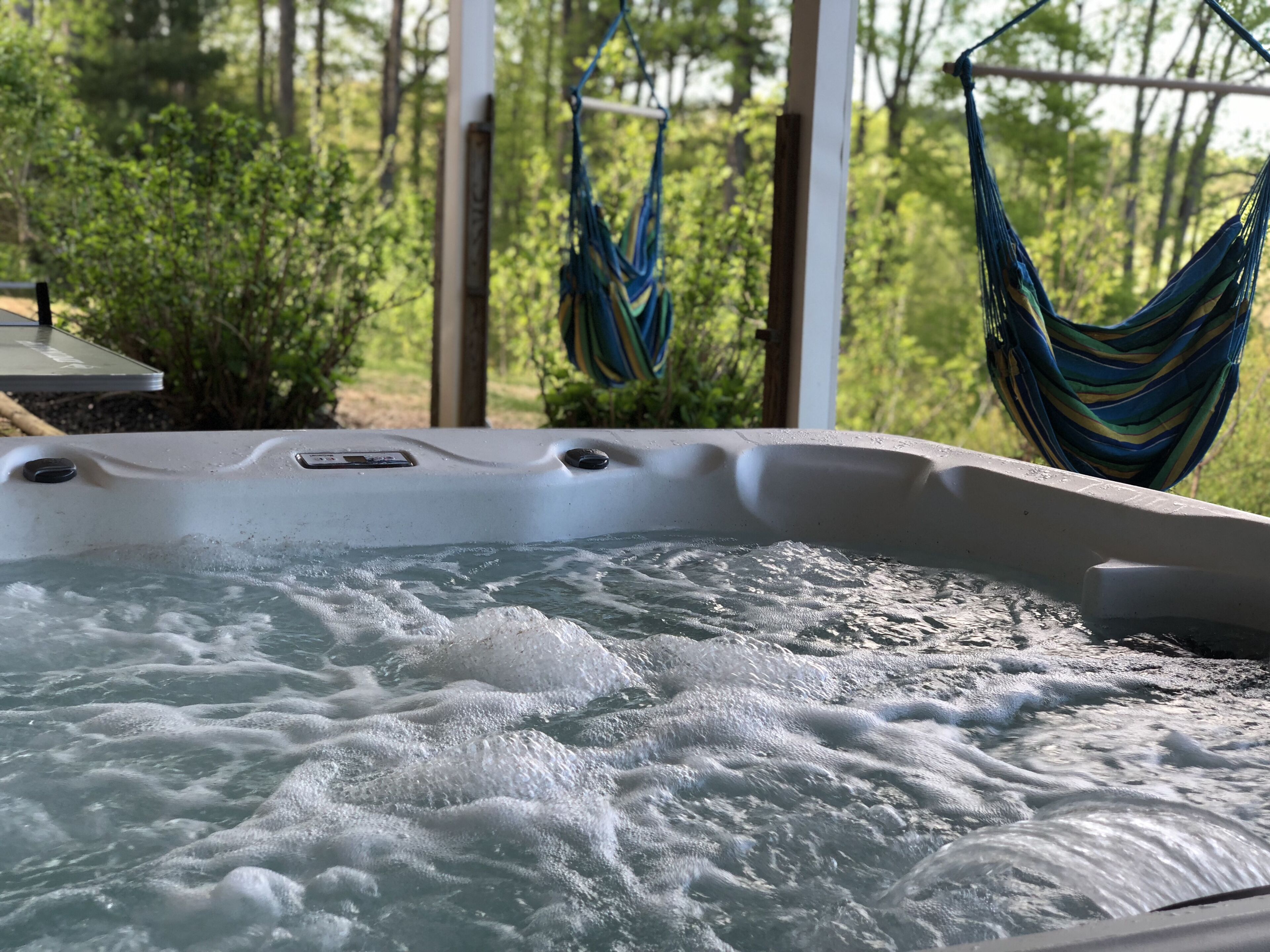 MULTI-FAMILY,LAKEFRONT RETREAT,HOT TUB,KAYAKS,GAMEROOM,SPACIOUS