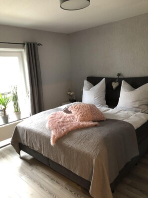 1 habitación, tabla de planchar con plancha, wifi y ropa de cama