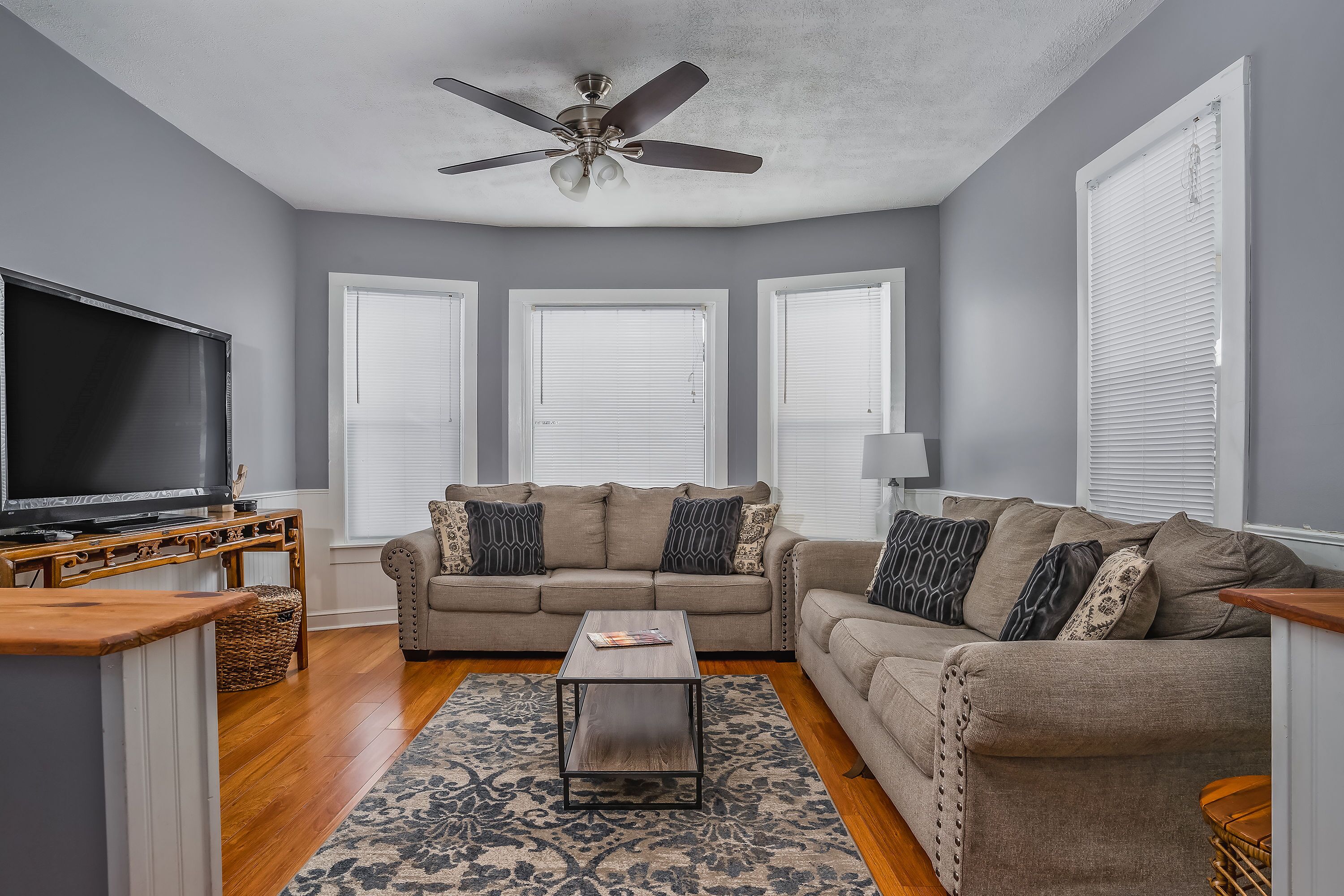 Smart TV, DVD player, stereo