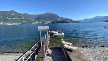 Plage, chaises longues