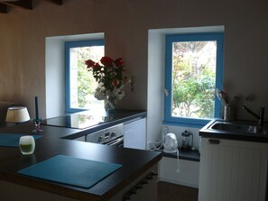 Fridge, microwave, oven, stovetop - House in Arzon, Port-Navalo, Gulf of Morbihan, near beach and port (Arzon)
