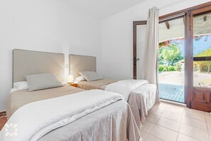 5 slaapkamers, een strijkplank/strijkijzer, gratis wifi