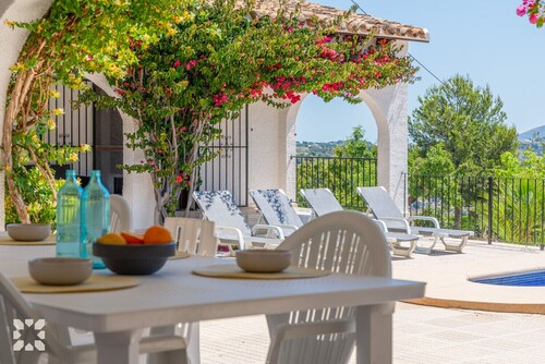 Villa FUMEPACOON by Abahana Villas