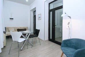 Interior - Fully equipped, newly renovated bright apartment in the heart of Tbilisi (Dzveli Tbilisi)