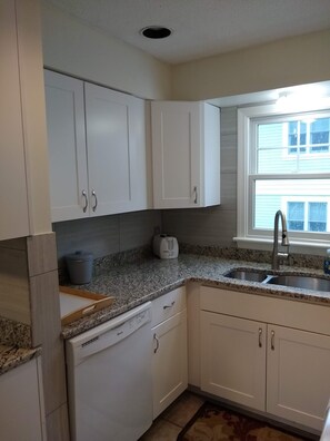 Fridge, microwave, oven, stovetop - Cottage at Sea Breeze (Middletown)