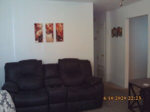 Smart TV, fireplace, books, stereo - Close to Fort Smith/Van Buren, and Fayetteville AR - Home of the Hogs! (Alma)