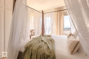 4 bedrooms, iron/ironing board, free WiFi