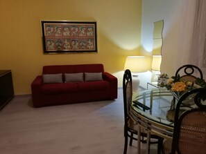 TV - Pretty House holiday home (Palermo)