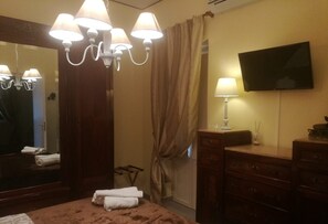 3 bedrooms, desk, iron/ironing board, WiFi - Pretty House holiday home (Palermo)