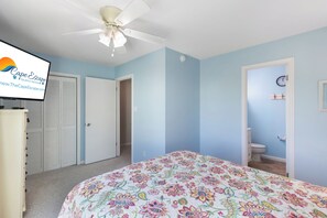 3 bedrooms, iron/ironing board, free WiFi, bed sheets - Walking on Sunshine - Sunny Gulf Townhome · Dog-Friendly· Pool & Beach· Sleeps 8 (Port St. Joe)