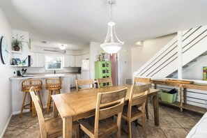 Dining - Walking on Sunshine - Sunny Gulf Townhome · Dog-Friendly· Pool & Beach· Sleeps 8 (Port St. Joe)