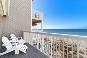 Property grounds - Walking on Sunshine - Sunny Gulf Townhome · Dog-Friendly· Pool & Beach· Sleeps 8 (Port St. Joe)