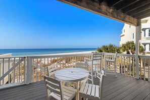 Outdoor dining - Walking on Sunshine - Sunny Gulf Townhome · Dog-Friendly· Pool & Beach· Sleeps 8 (Port St. Joe)