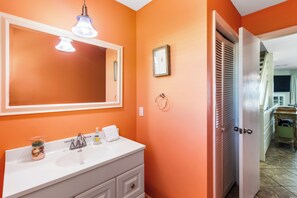 Interior - Walking on Sunshine - Sunny Gulf Townhome · Dog-Friendly· Pool & Beach· Sleeps 8 (Port St. Joe)