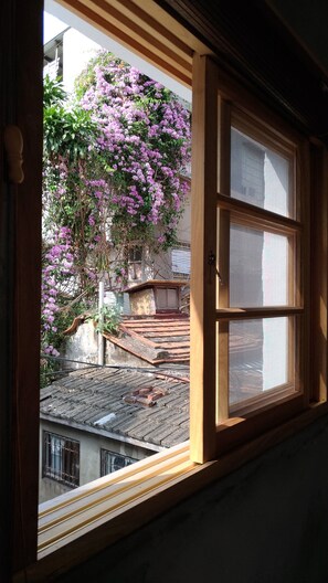 Classic Double Room, Balcony, Mezzanine | 1 bedroom, individually decorated, individually furnished, desk