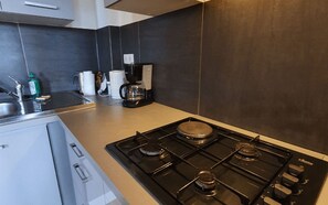 Fridge, oven, coffee/tea maker, toaster - Welcome to Filippi Furnished Bungalows! (Porto-Vecchio)
