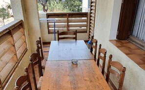 Outdoor dining - Welcome to Filippi Furnished Bungalows! (Porto-Vecchio)
